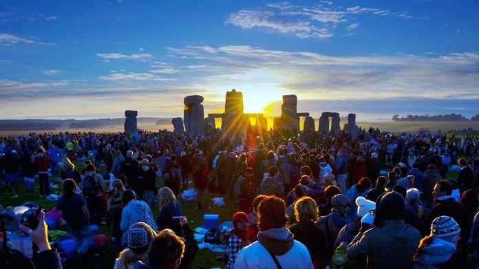 Greeting the summer solstice dawn at Stonehenge photo: https://www.flickr.com/photos/brizzlebornandbred/14472363215/in/photostream/